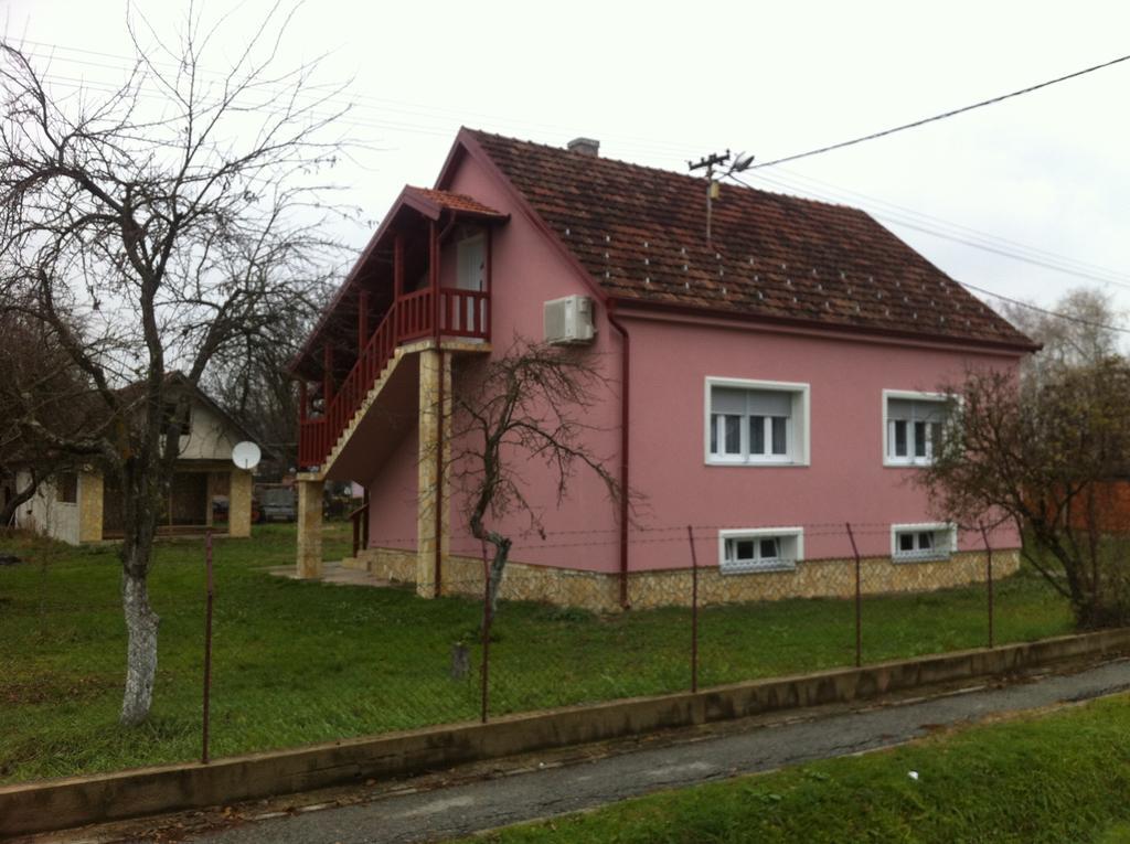 Apartman Anka Ratkovica Exterior foto